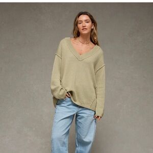 American Eagle Outfitters V-Neck Sweater - sage green